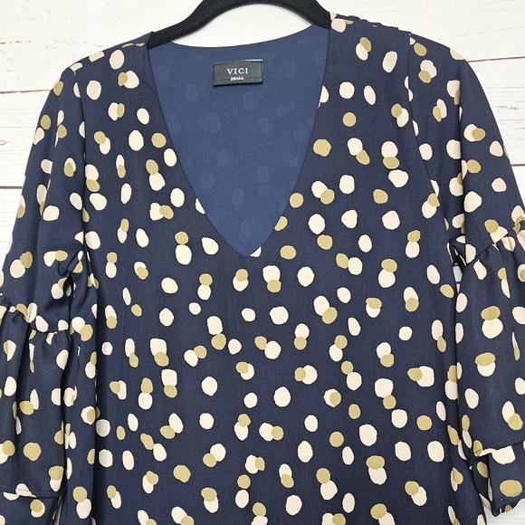 VICI Opera House V-Neck Bell Sleeve Shift Dress - Picture 3 of 9